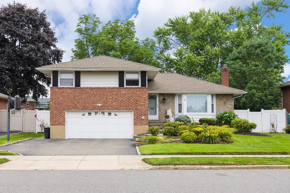 Unit for sale at 7 Lorraine Street, Oyster Bay, NY 11791