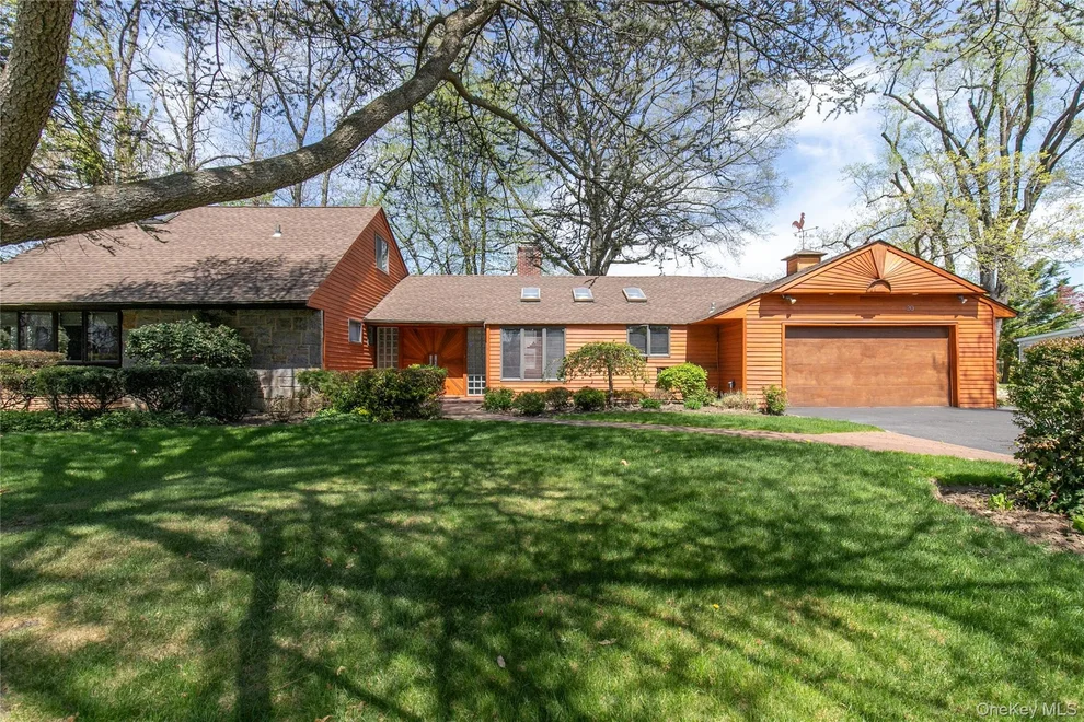 Unit for sale at 20 OLD FARM Road, North Hempstead, NY 11020