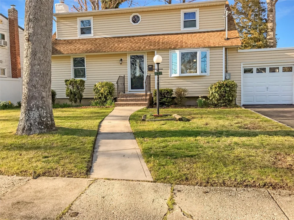 Unit for sale at 63 Brendan, Oyster Bay, NY 11762