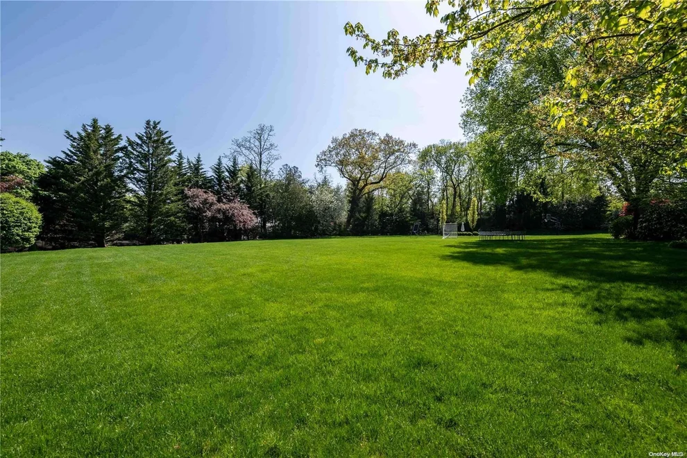 Unit for sale at 45 Birch Lane, North Hempstead, NY 11030