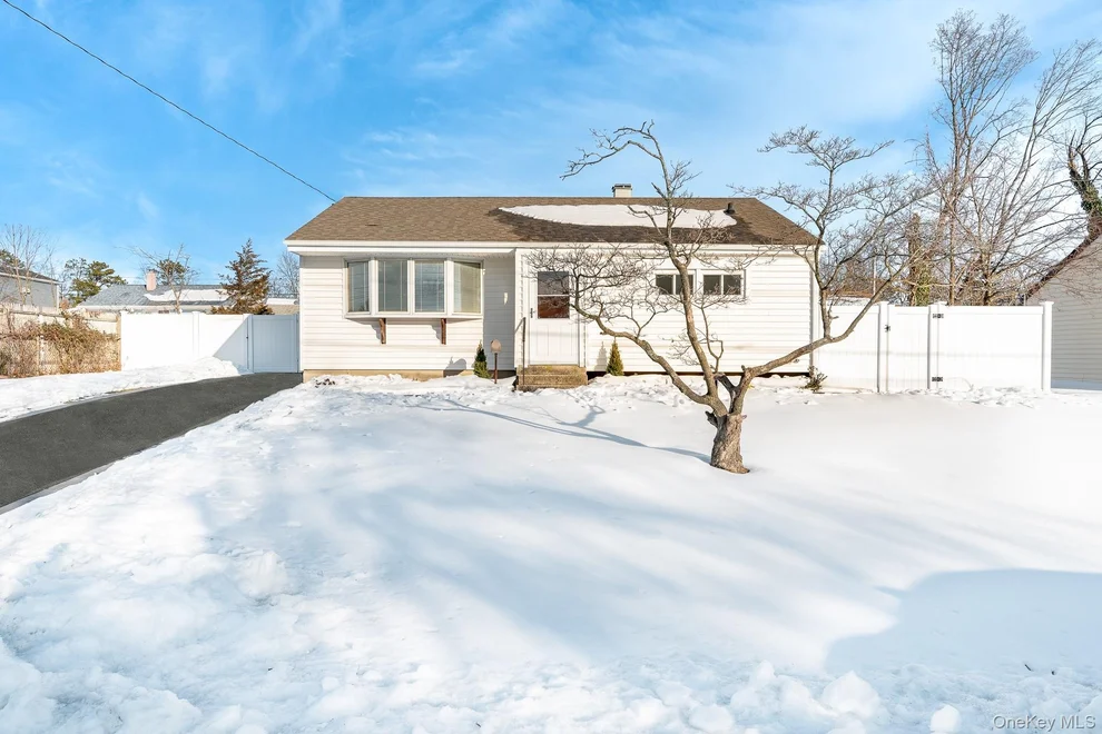 Unit for sale at 165 Westwood Drive, Islip, NY 11717