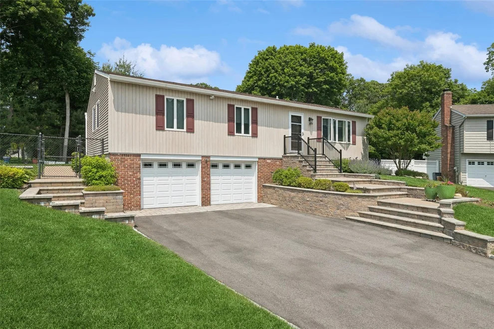 Unit for sale at 6 Stardom Court, Smithtown, NY 11780