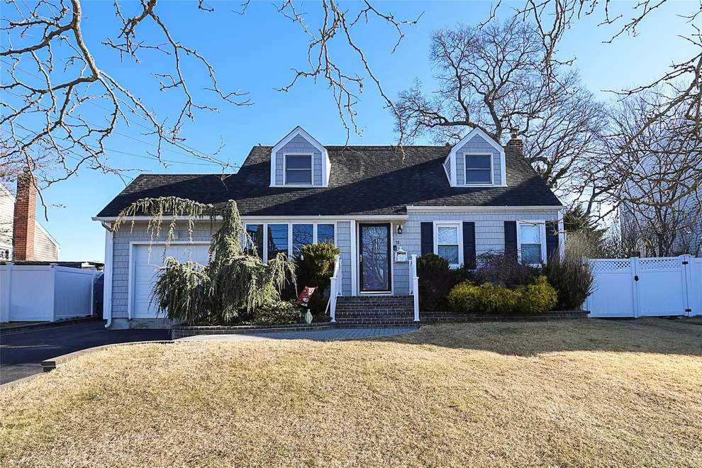 Unit for sale at 38 Scott Street, Oyster Bay, NY 11762