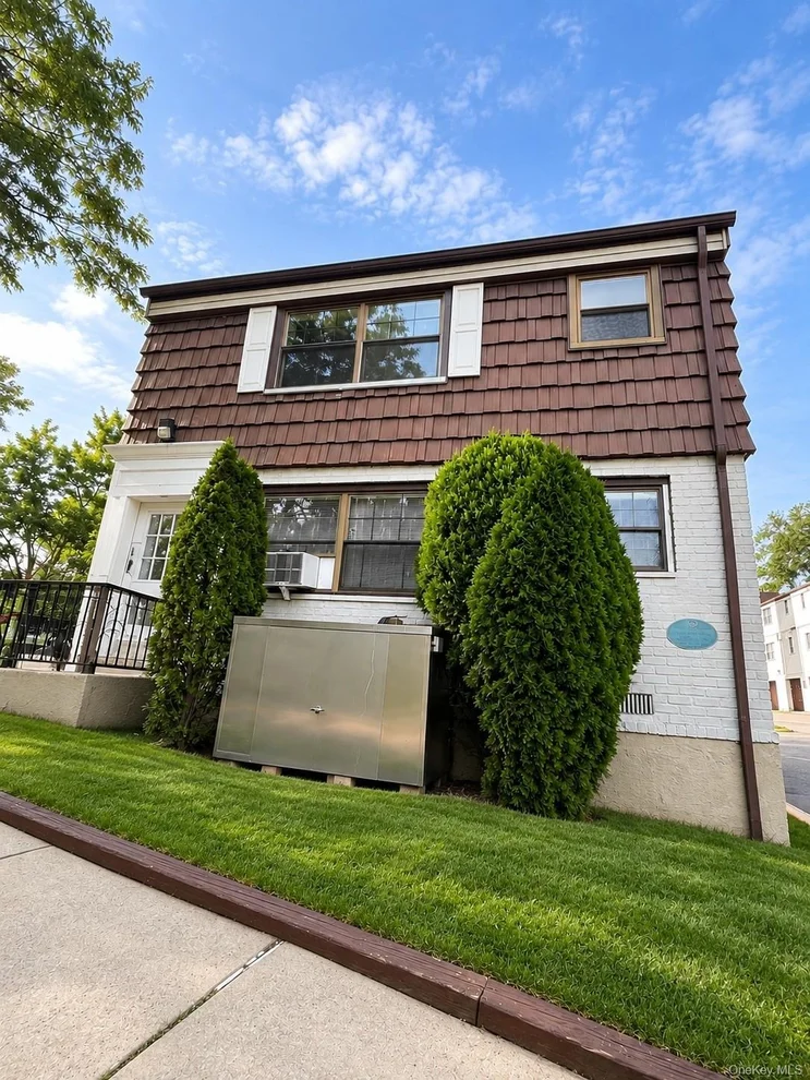 Unit for sale at 67-37 136th St, New York, NY 11367