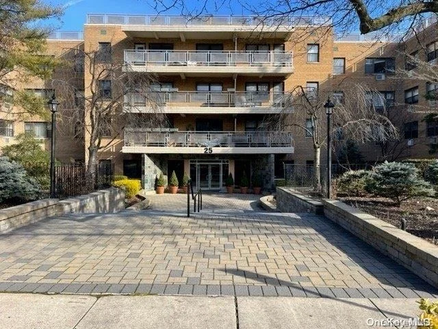 Unit for sale at 25 Park Place, North Hempstead, NY 11021