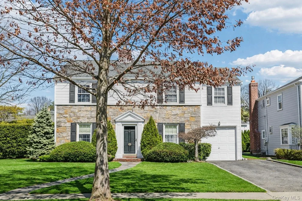 Unit for sale at 87 Kingsbury Road, Hempstead, NY 11530