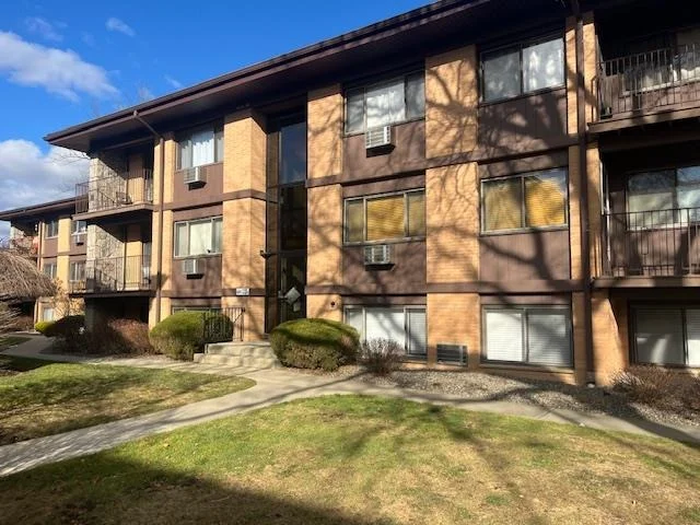 Unit for sale at 10 Oakwood Terrace, New Windsor, NY 12553