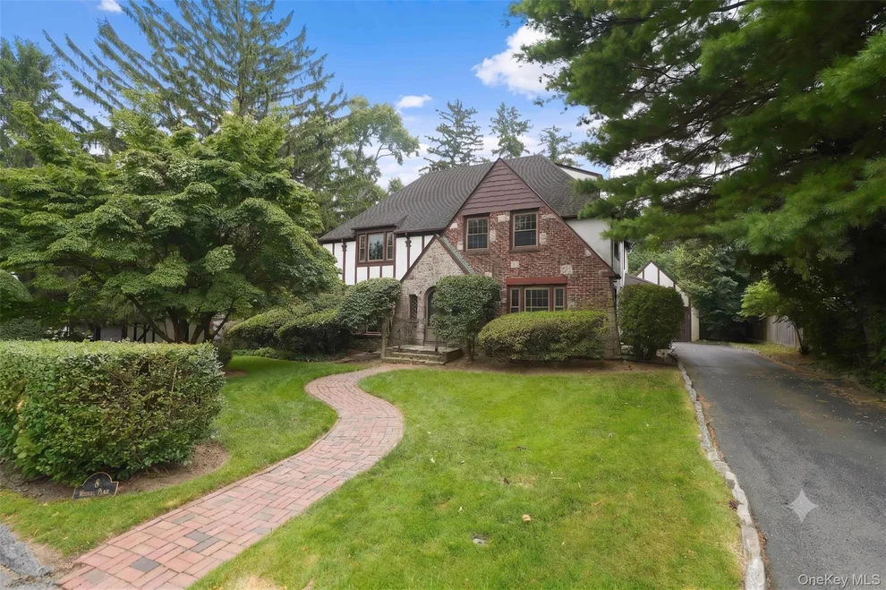 Unit for sale at 8 Ritchey Place, White Plains, NY 10605