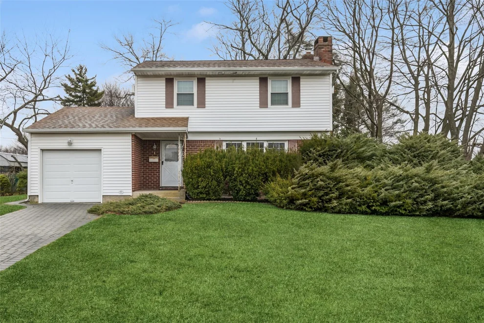 Unit for sale at 1 Spencer Way, Smithtown, NY 11754