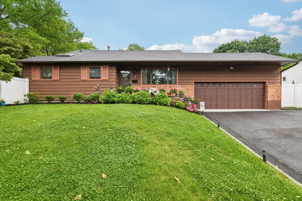 Unit for sale at 422 Old Bridge Road, Huntington, NY 11768