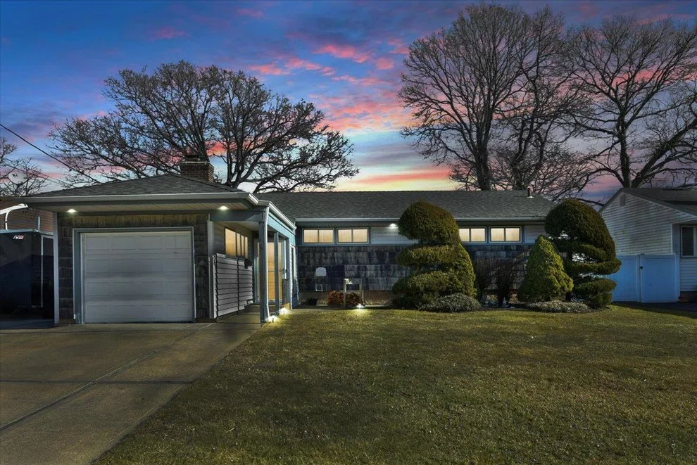 Unit for sale at 175 Broadway, Oyster Bay, NY 11762