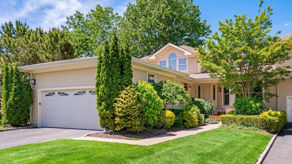 Unit for sale at 113 Firestone Circle, North Hempstead, NY 11576