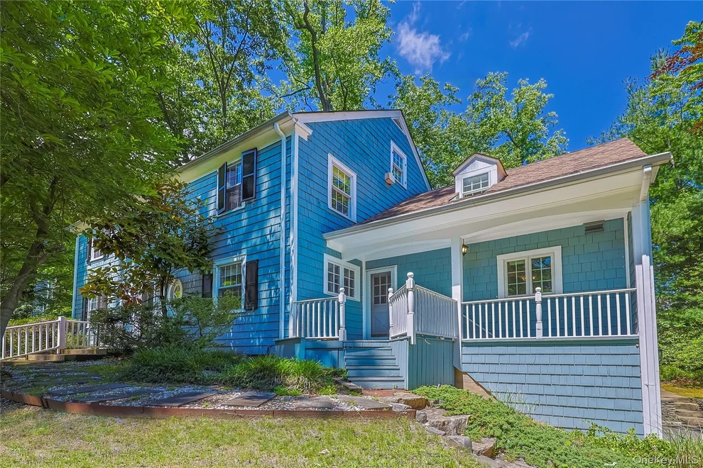 Unit for sale at 4 N Ravine Road, North Hempstead, NY 11023