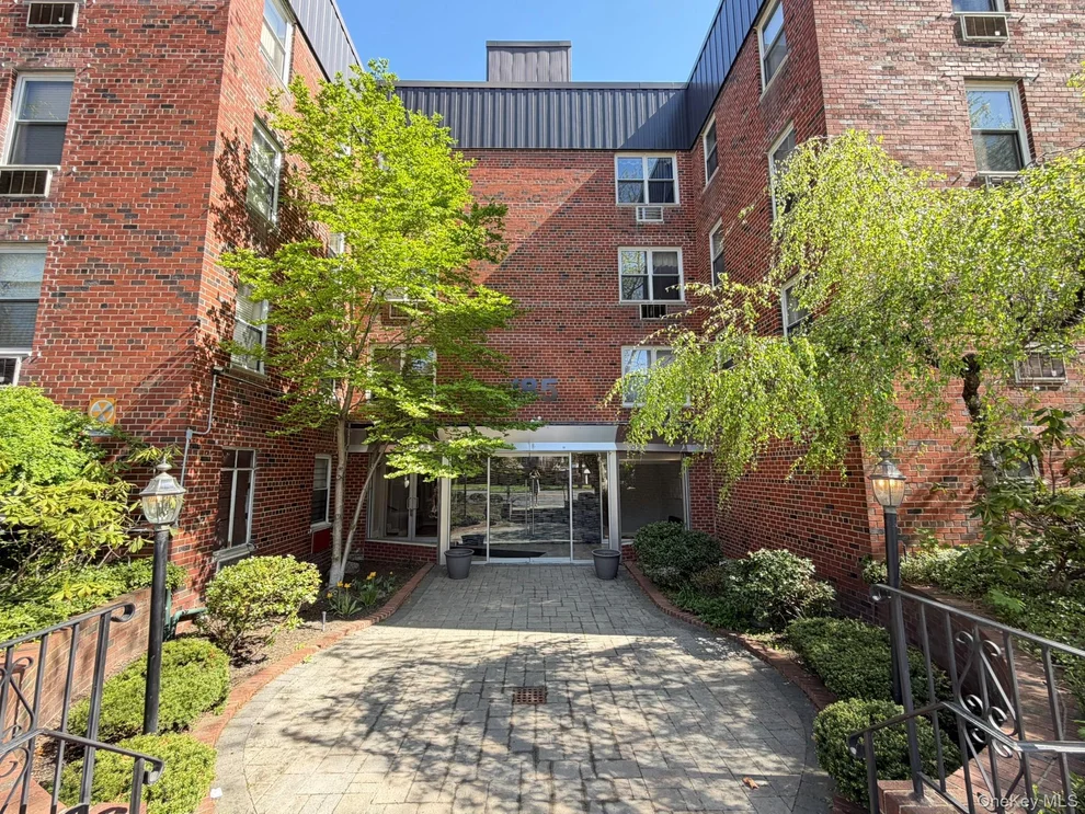 Unit for sale at 185 S Middle Neck Road, North Hempstead, NY 11021