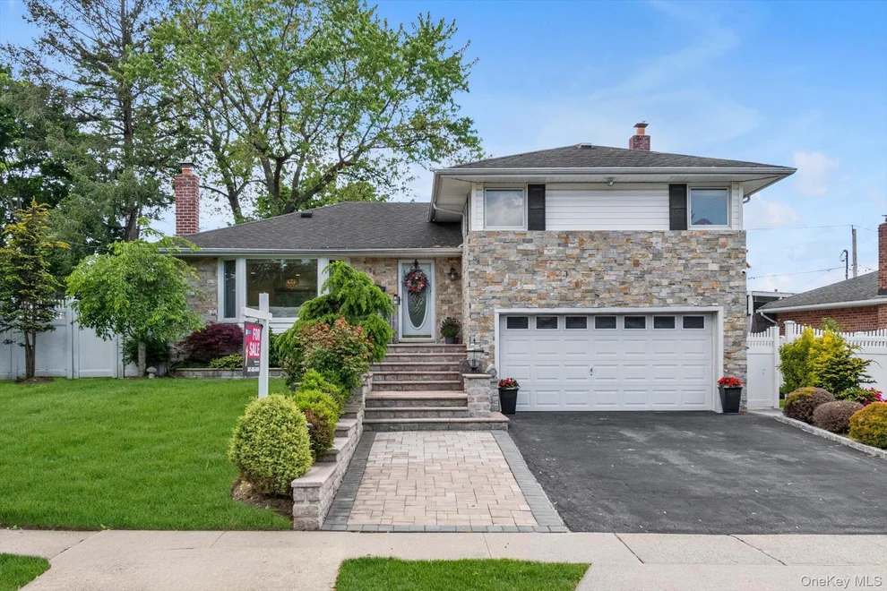Unit for sale at 98 Belmont Circle, Oyster Bay, NY 11791