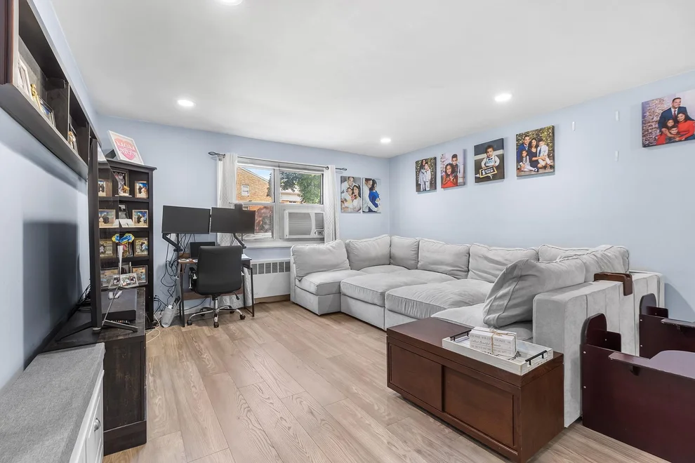 Unit for sale at 2 Cascade Ter, Yonkers, NY 10703