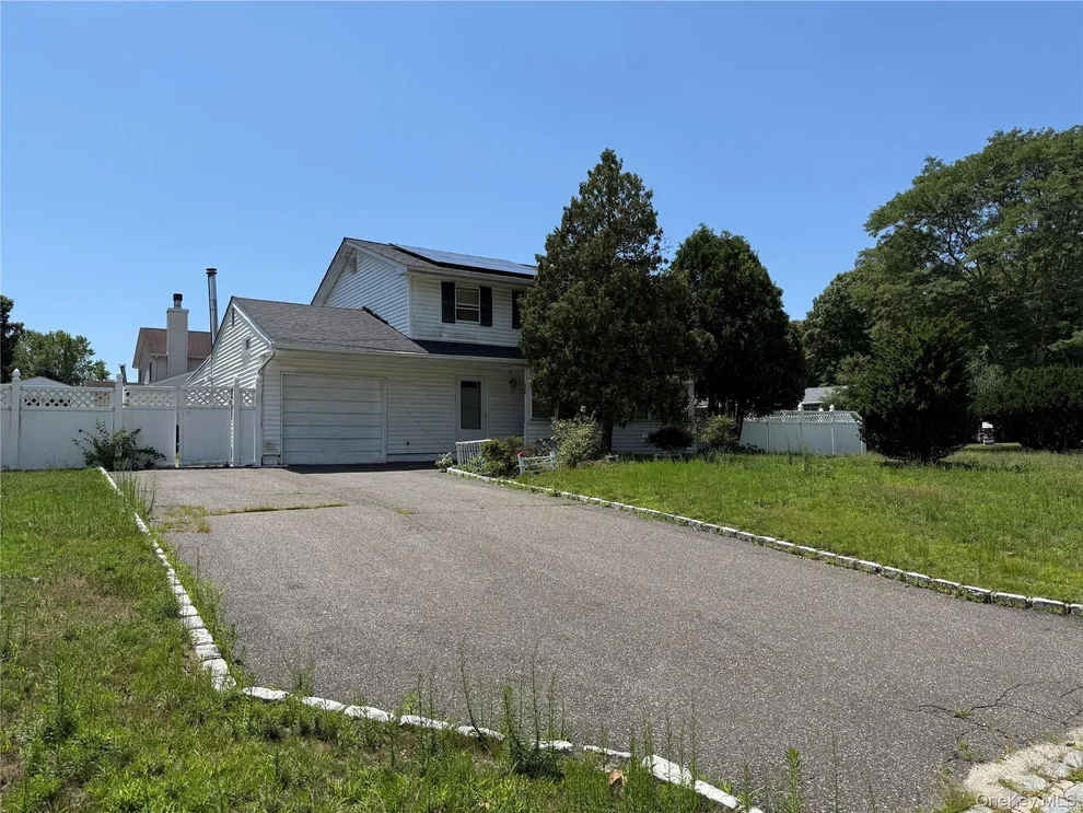 Unit for sale at 124 Ridgewood Avenue, Brookhaven, NY 11742