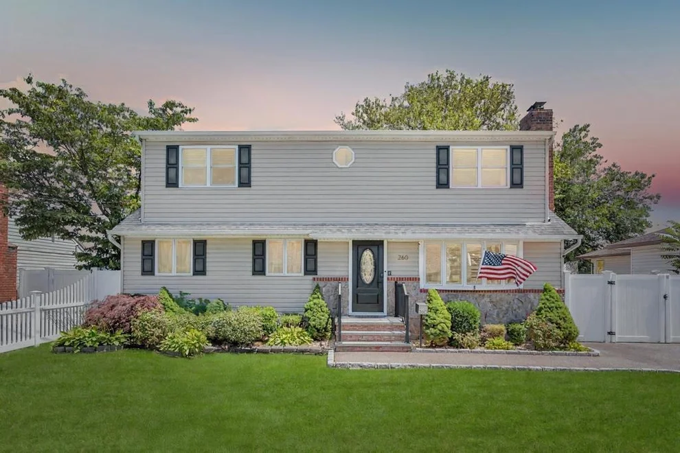 Unit for sale at 260 9th Street, Oyster Bay, NY 11714