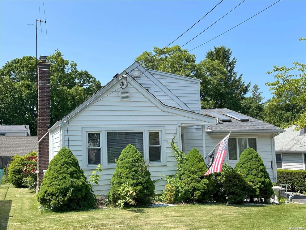 Unit for sale at 210 Johnson Street, Huntington, NY 11721