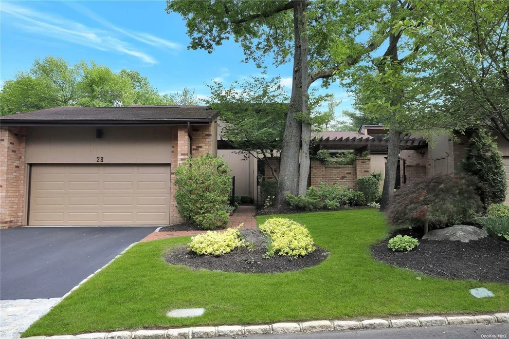 Unit for sale at 28 Woodland Drive, North Hempstead, NY 11576