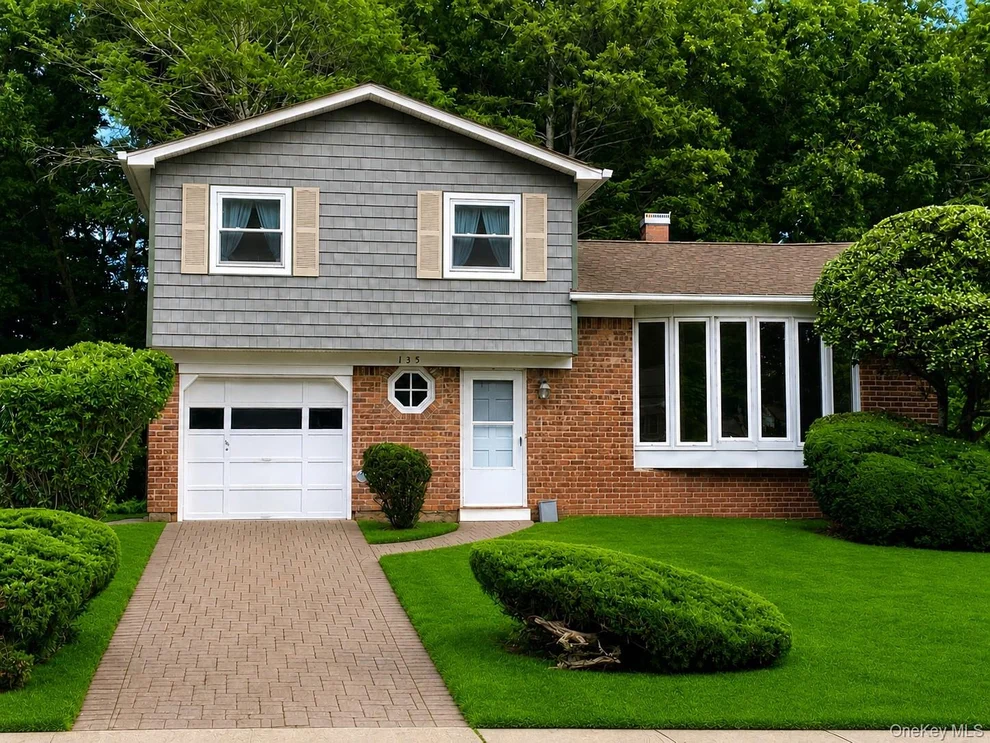 Unit for sale at 135 Atlantic Place, Smithtown, NY 11788
