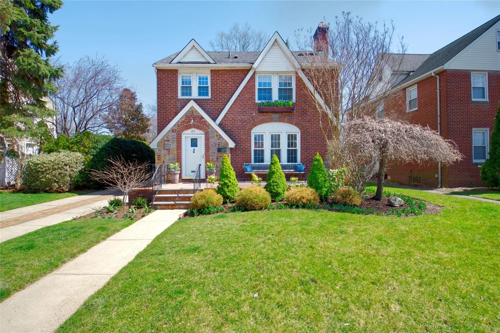 Unit for sale at 83 Adams Street, Hempstead, NY 11530