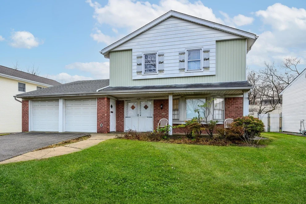 Unit for sale at 119 South Drive, North Hempstead, NY 11040
