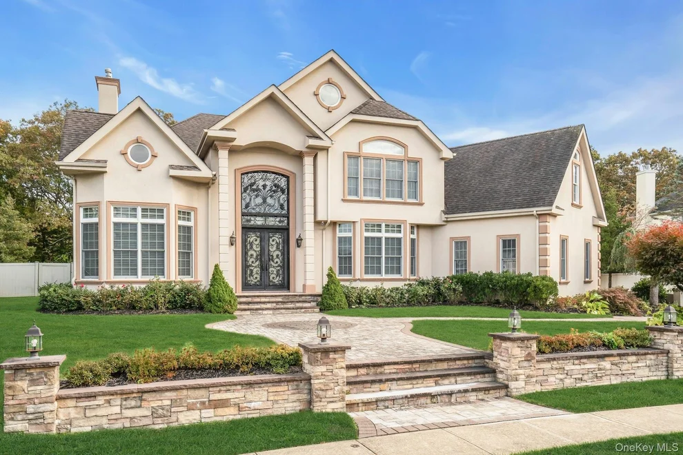 Unit for sale at 108 Fig Drive, Huntington, NY 11746