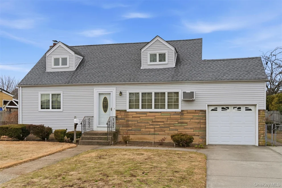 Unit for sale at 14 Starlight Court, West Babylon, NY 11704