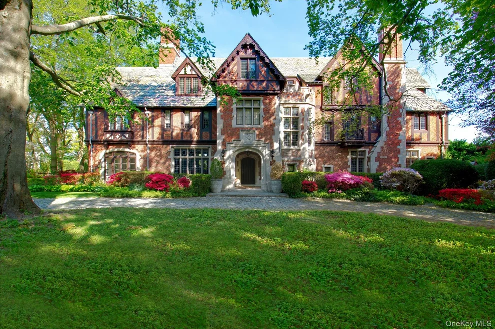 Unit for sale at 107 Bayview Road, North Hempstead, NY 11030