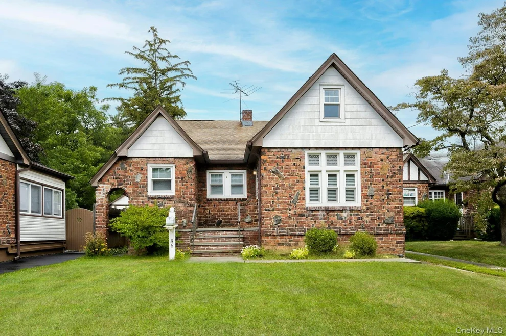 Unit for sale at 86 N Bayview Avenue, Hempstead, NY 11520