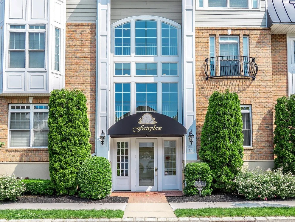Unit for sale at 100 Shady Lane, North Hempstead, NY 11590