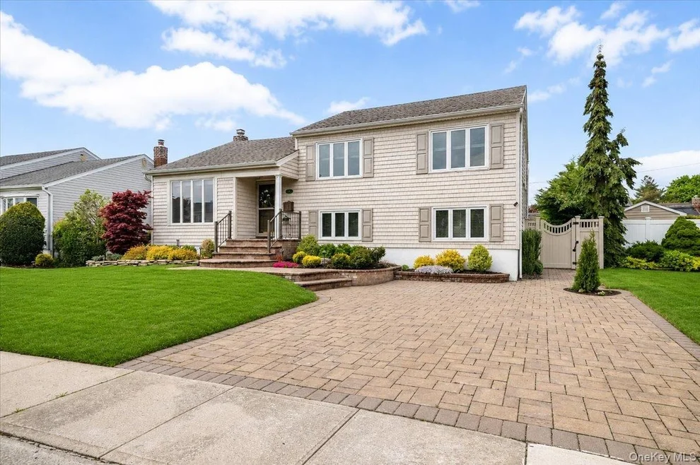 Unit for sale at 29 Acme Avenue, Oyster Bay, NY 11714