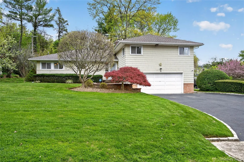 Unit for sale at 2 Vanad Drive, North Hempstead, NY 11576