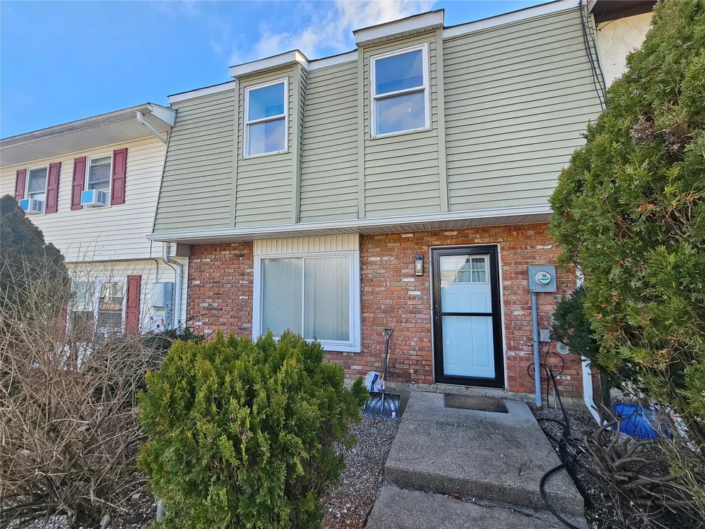 Unit for sale at 34 Black Stallion Court, Wallkill, NY 10940