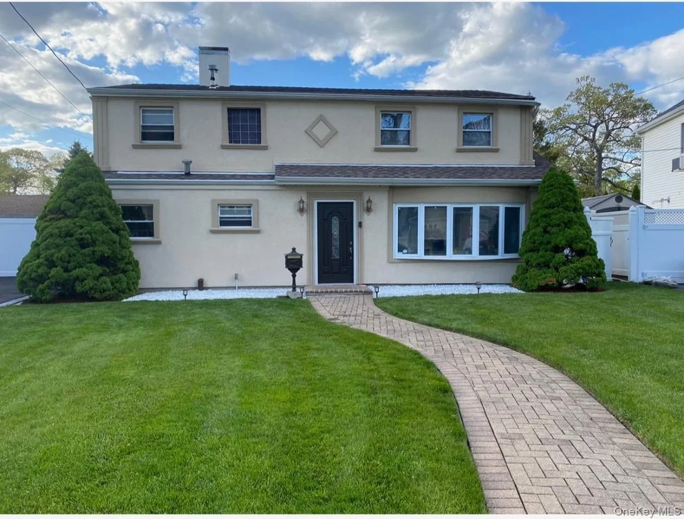 Unit for sale at 9 Rugby Road, Oyster Bay, NY 11758