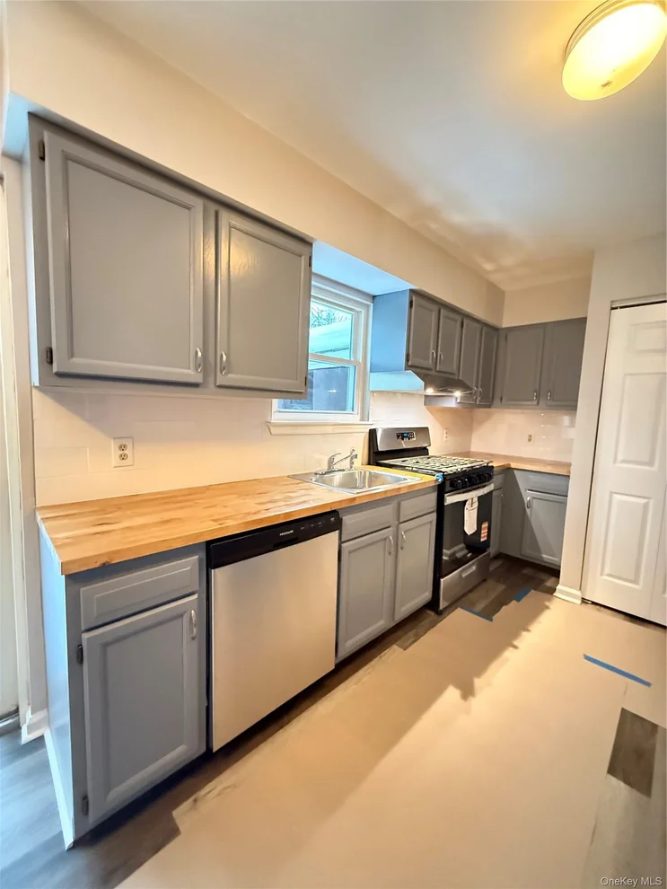 Unit for sale at 276 Temple Hill Road, New Windsor, NY 12553