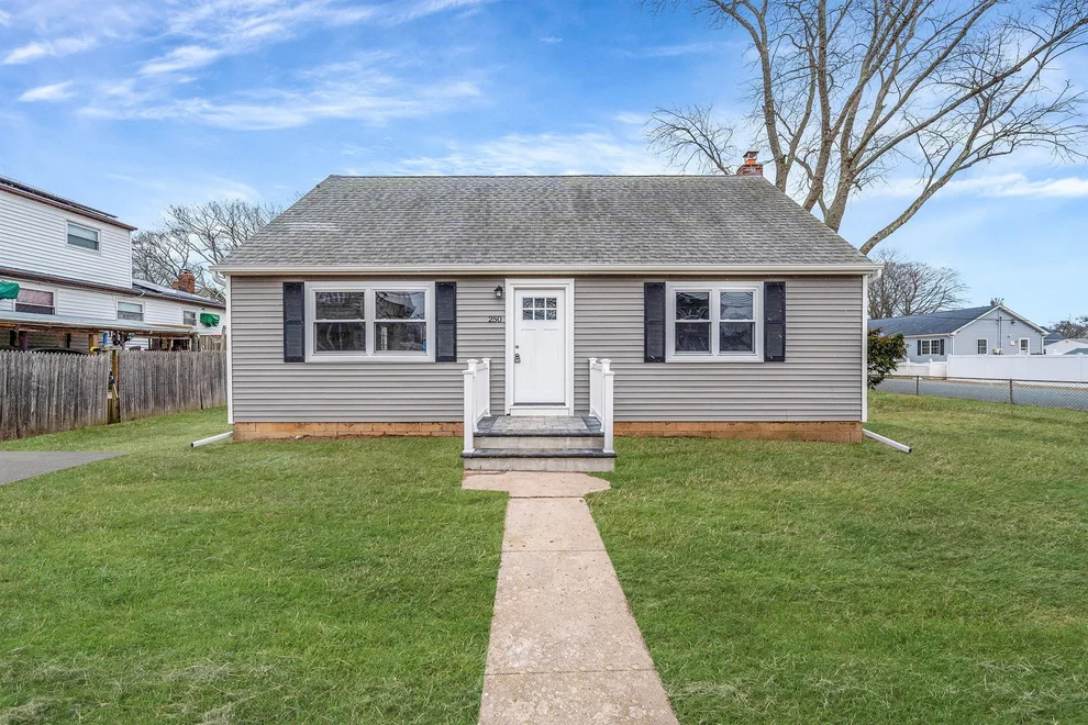 Unit for sale at 250 Meucci Avenue, Babylon, NY 11726