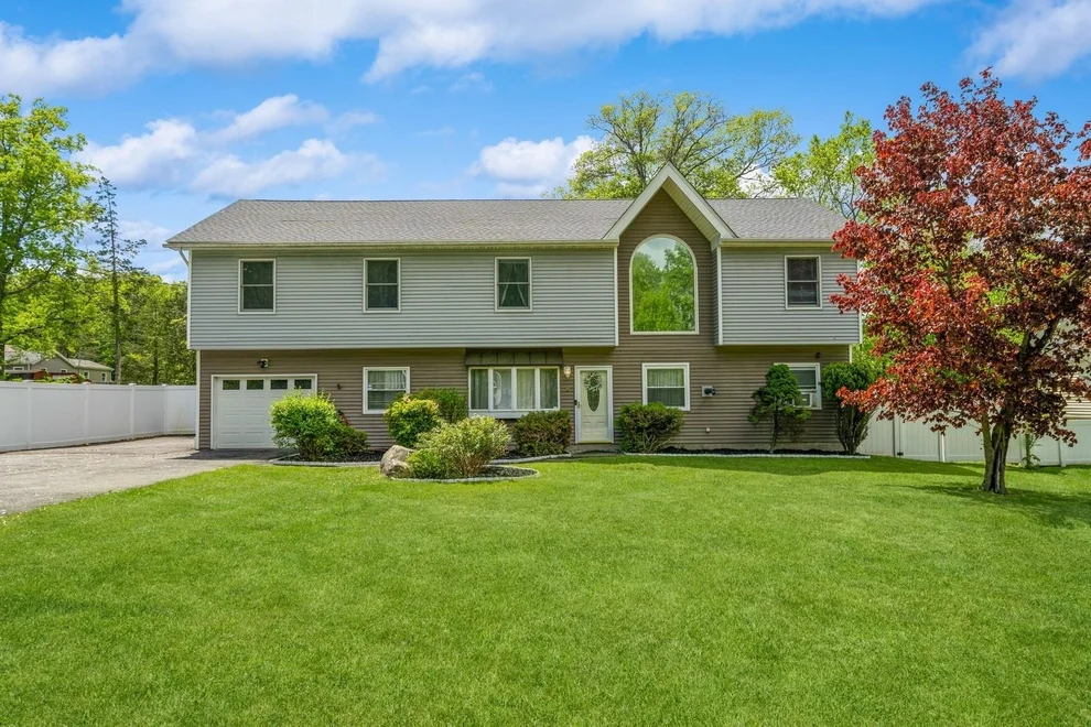 Unit for sale at 8 Ludwig Drive, Monroe, NY 10950