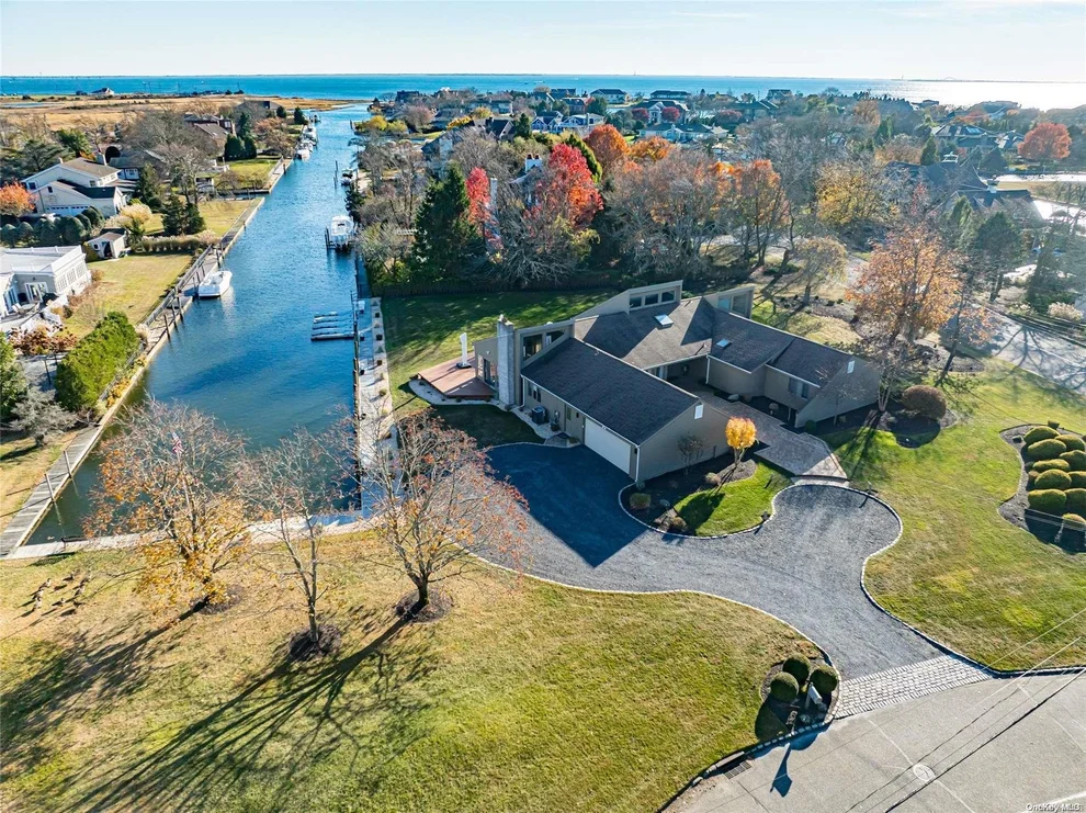 Unit for sale at 51 The Helm, Islip, NY 11730