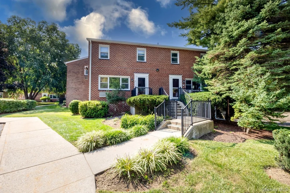 Unit for sale at 4 Charter Circle, Ossining, NY 10562