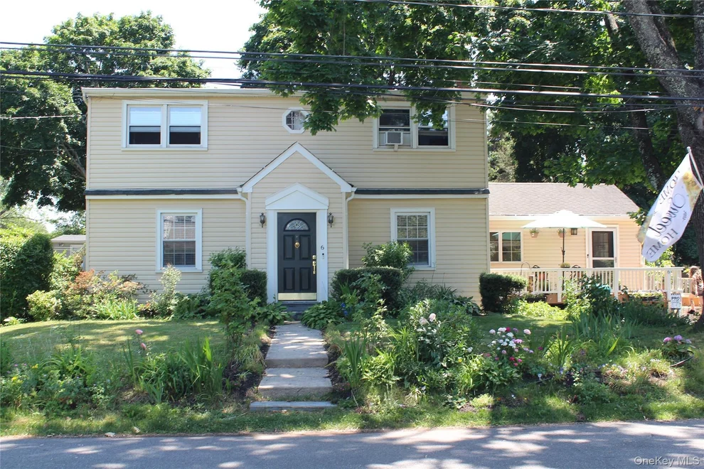 Unit for sale at 6 Howe Street, Huntington, NY 11746