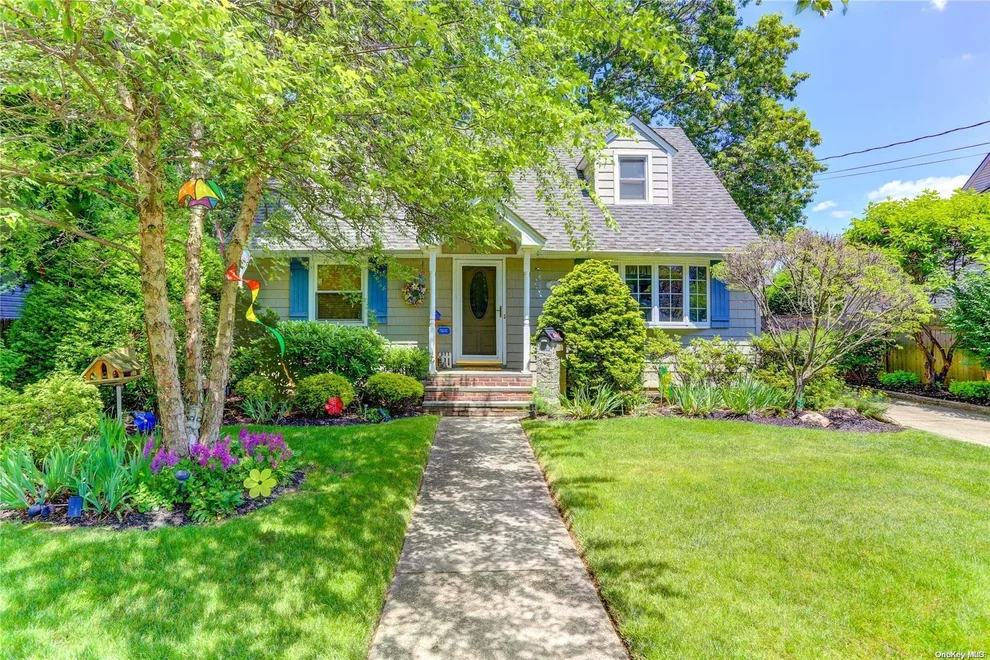 Unit for sale at 219 Lindbergh Street, Oyster Bay, NY 11762