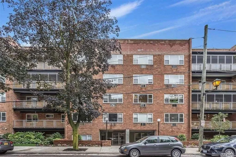 Unit for sale at 101 Lincoln Ave, North Hempstead, NY 11501