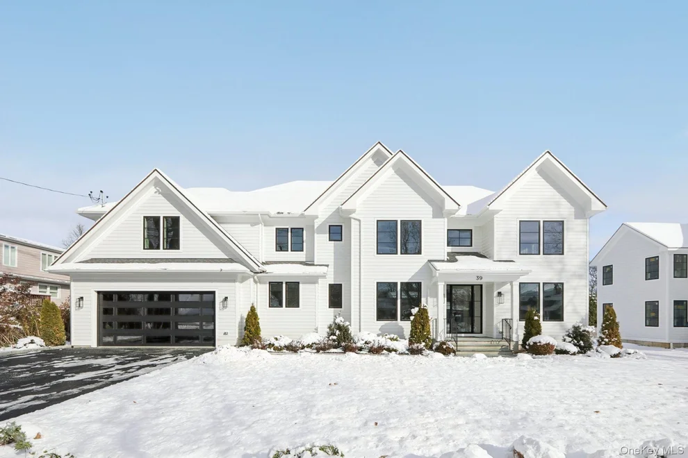 Unit for sale at 39 Potters Lane, New Rochelle, NY 10805