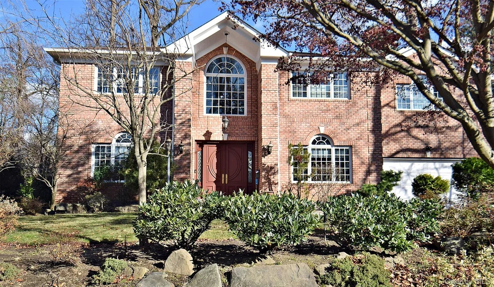 Unit for sale at 35 Meadow Woods Road, North Hempstead, NY 11020