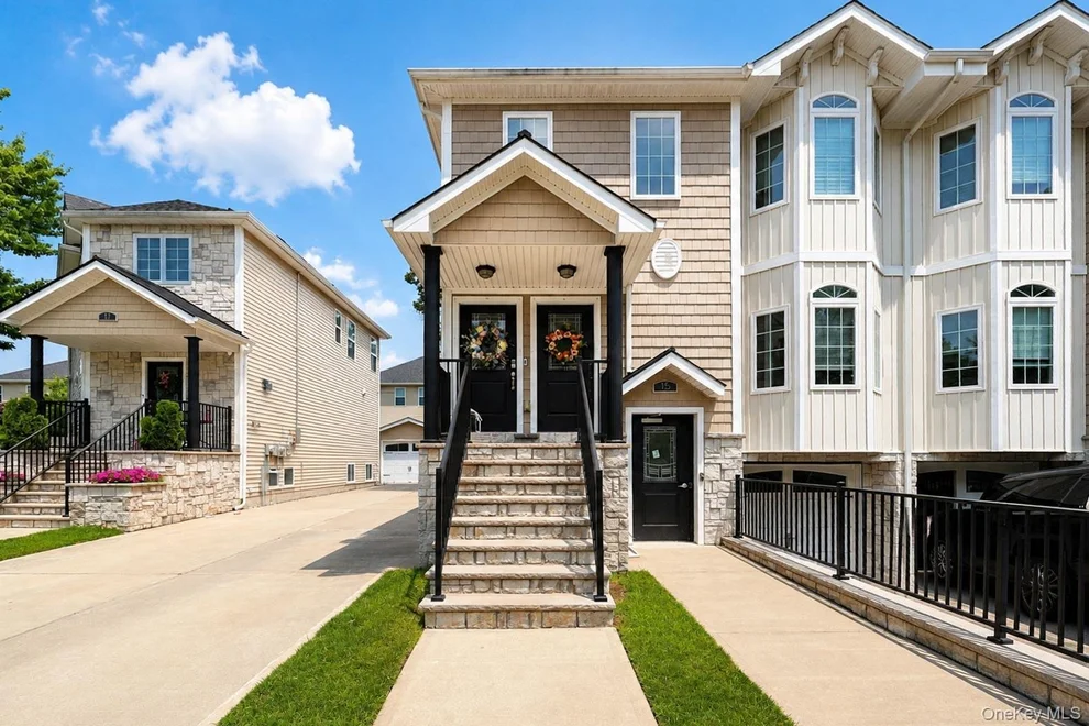 Unit for sale at 15 Wiltshire Ln, New York, NY 10309