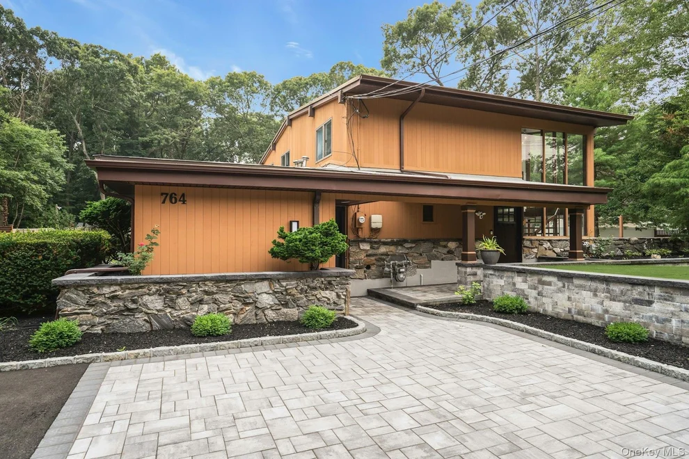 Unit for sale at 764 Vanderbilt Parkway, Huntington, NY 11746