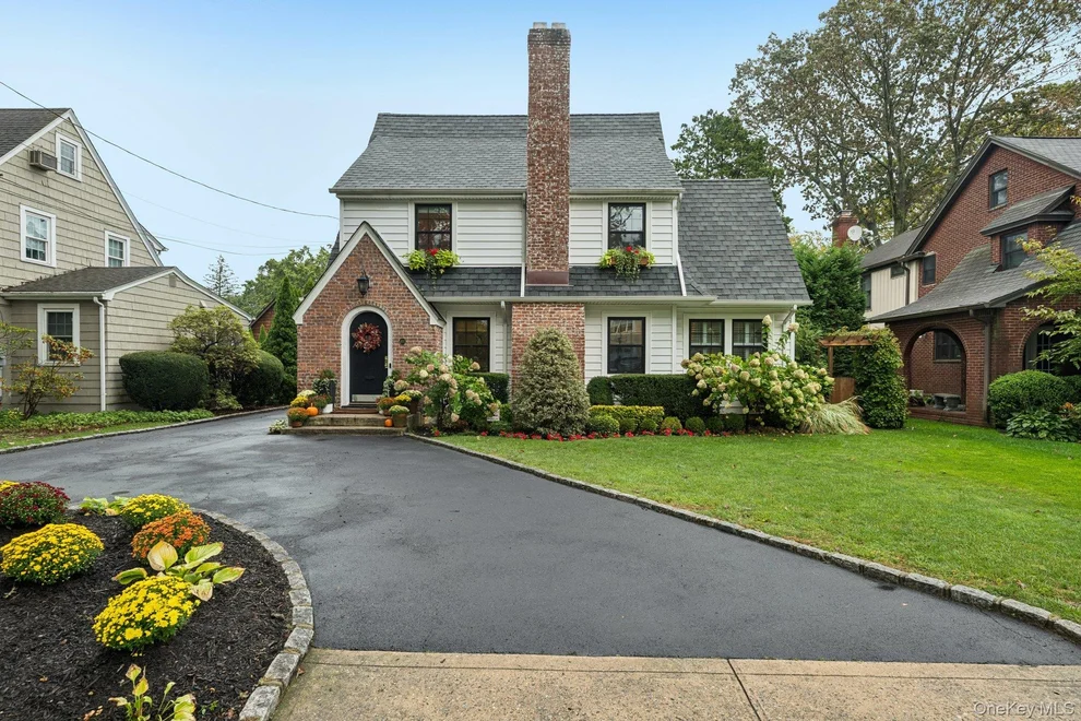 Unit for sale at 410 Congress Avenue, North Hempstead, NY 11596