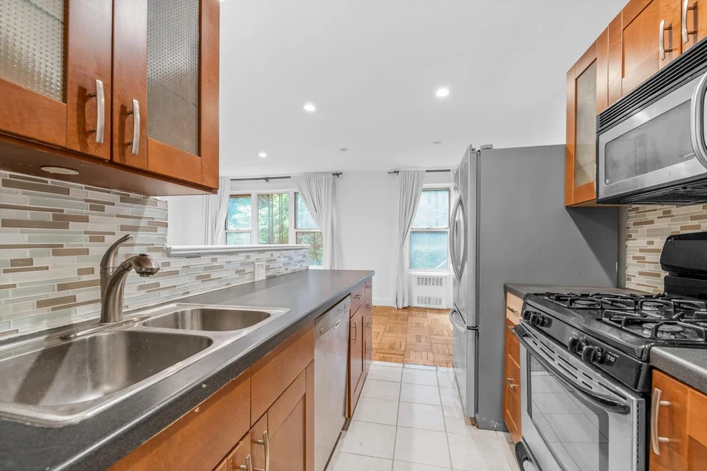 Unit for sale at 5425 Valles Avenue, New York, NY 10471